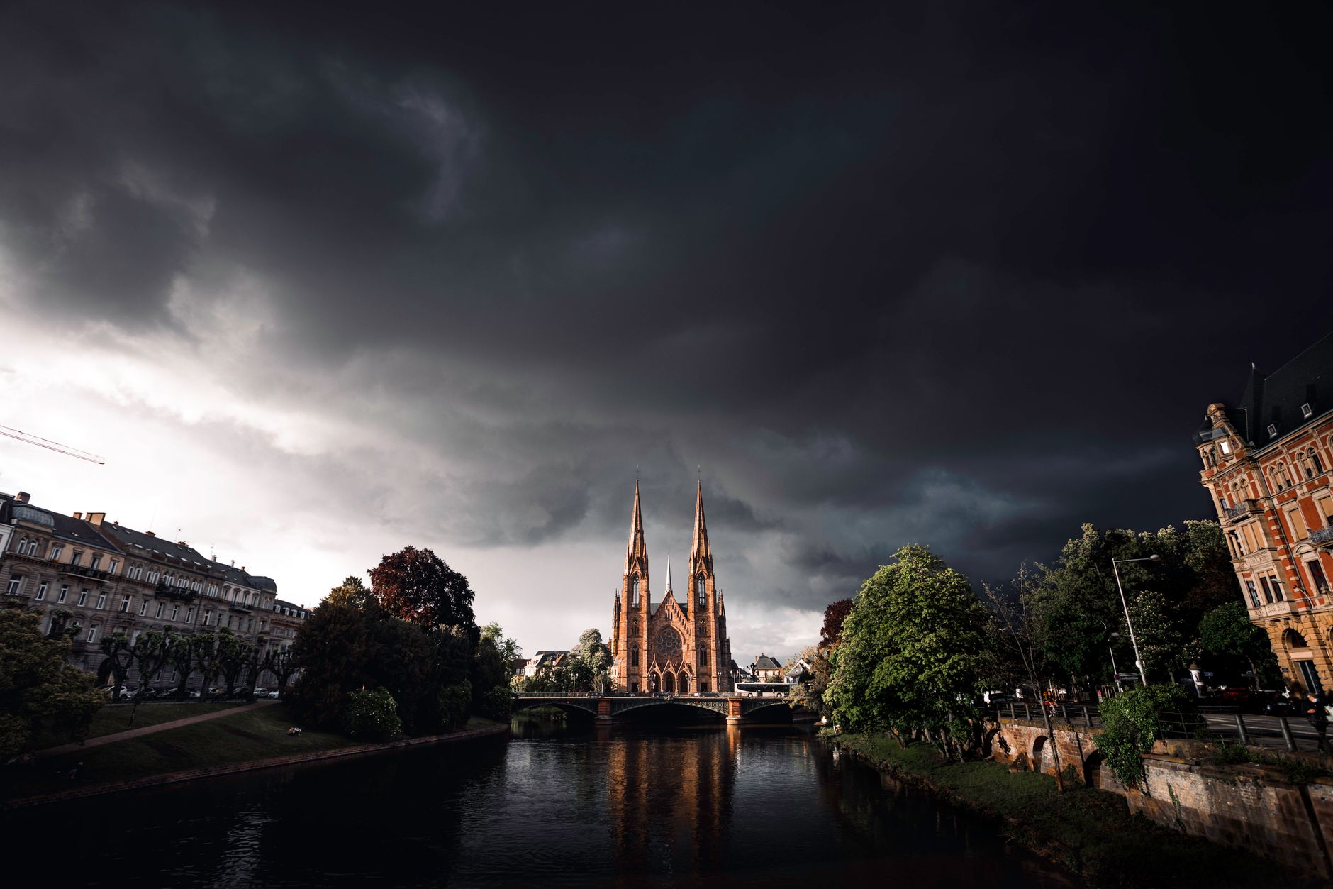 L'église Saint-Paul de Strasbourg et les immeubles de la Neustadt