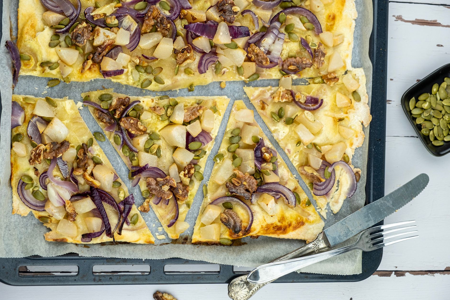 Tarte flambée alsacienne tout juste sortie du four